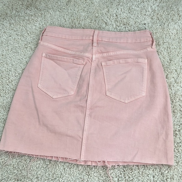 PRE-LOVED ♻️
Pink mini skirt. - Picture 3 of 3